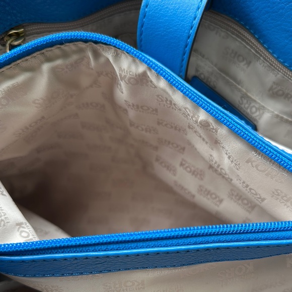 Michael Kors Blue Shoulder Bag with Gold Hardware - Picture 5 of 10